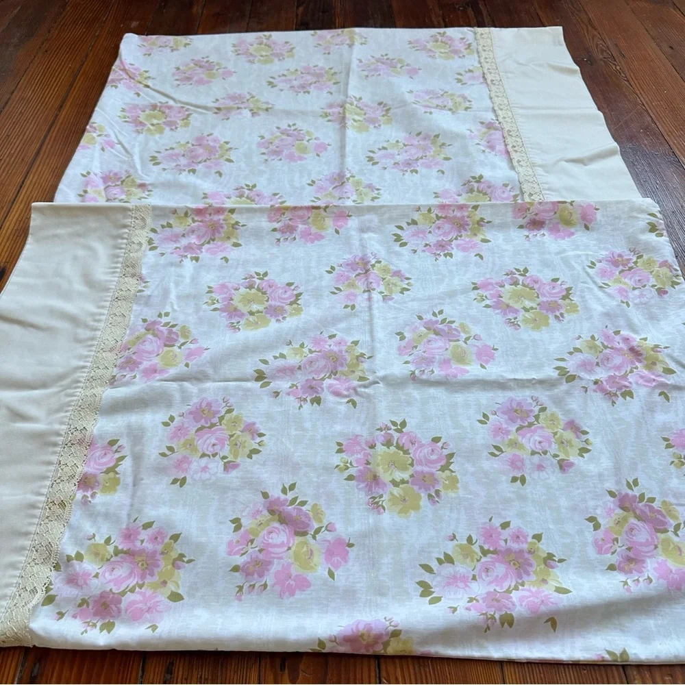 Vintage Springmaid Wondercale set of 2 white & pink floral & lace pillowcases